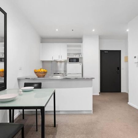 108 Astral Apartments Мелбърн Екстериор снимка