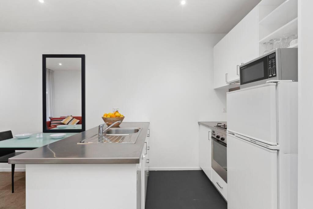 108 Astral Apartments Мелбърн Екстериор снимка
