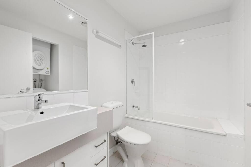 108 Astral Apartments Мелбърн Екстериор снимка